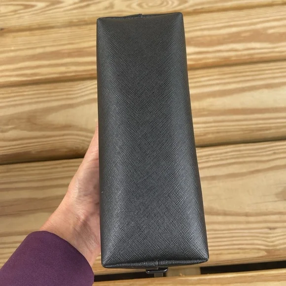 Tory Burch Leather Makeup Bag with Black with Gold Logo - Picture 5 of 8